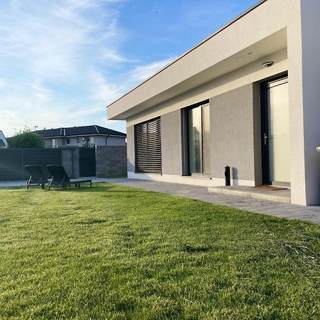 Klimatizovany Apartmanovy Dom, S Virivkou, 1B Senec Exterior foto